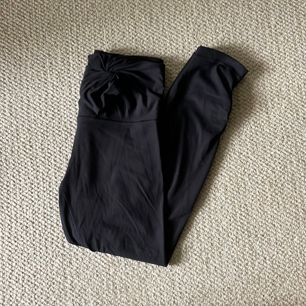 Black lululemon leggings​
